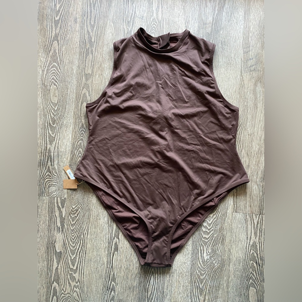 SKIMS SWIMSUIT BACK ZIP SLEEVELESS ONE PIECE in COCOA NWT